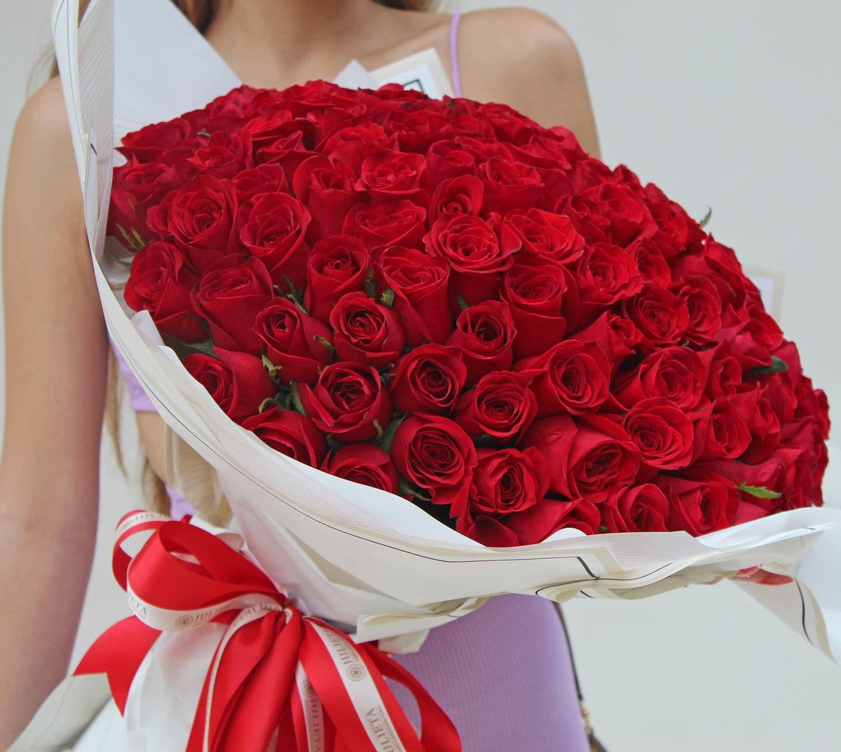 Premium Bouquet of Elegant Red Roses